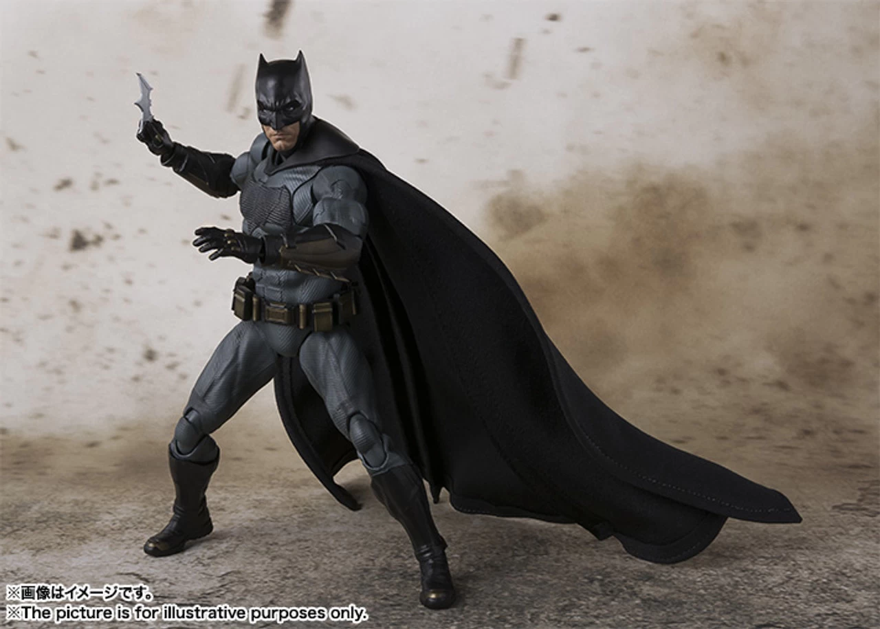 Bandai S.H.Figuarts BATMAN (JUSTICE LEAGUE) Action Figure (Completed) - Image 6